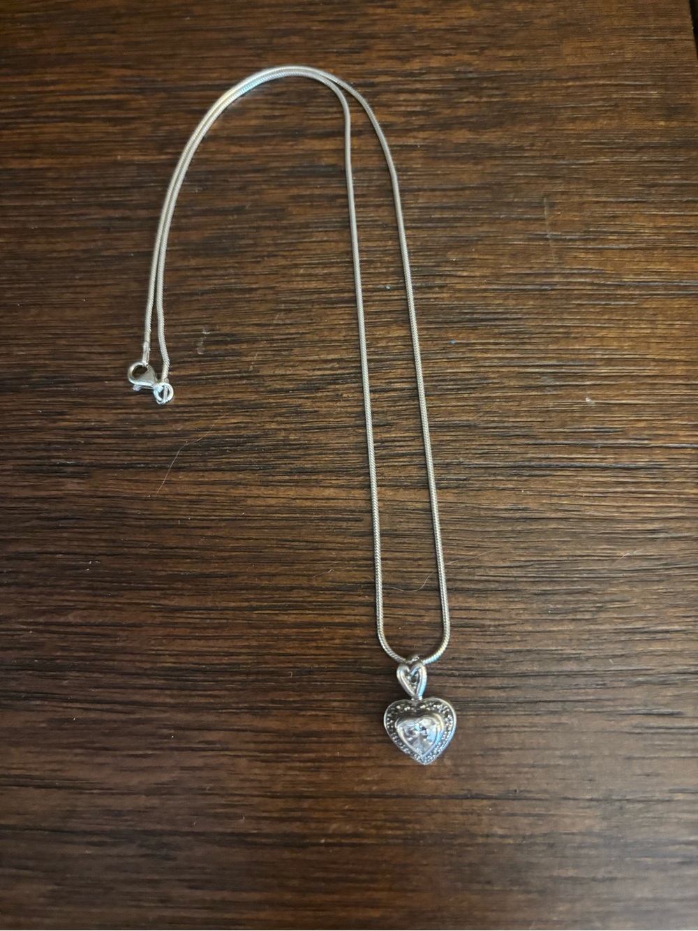 Elegant Silver Heart Pendant Necklace with Sparkling Center - Picture 7 of 9